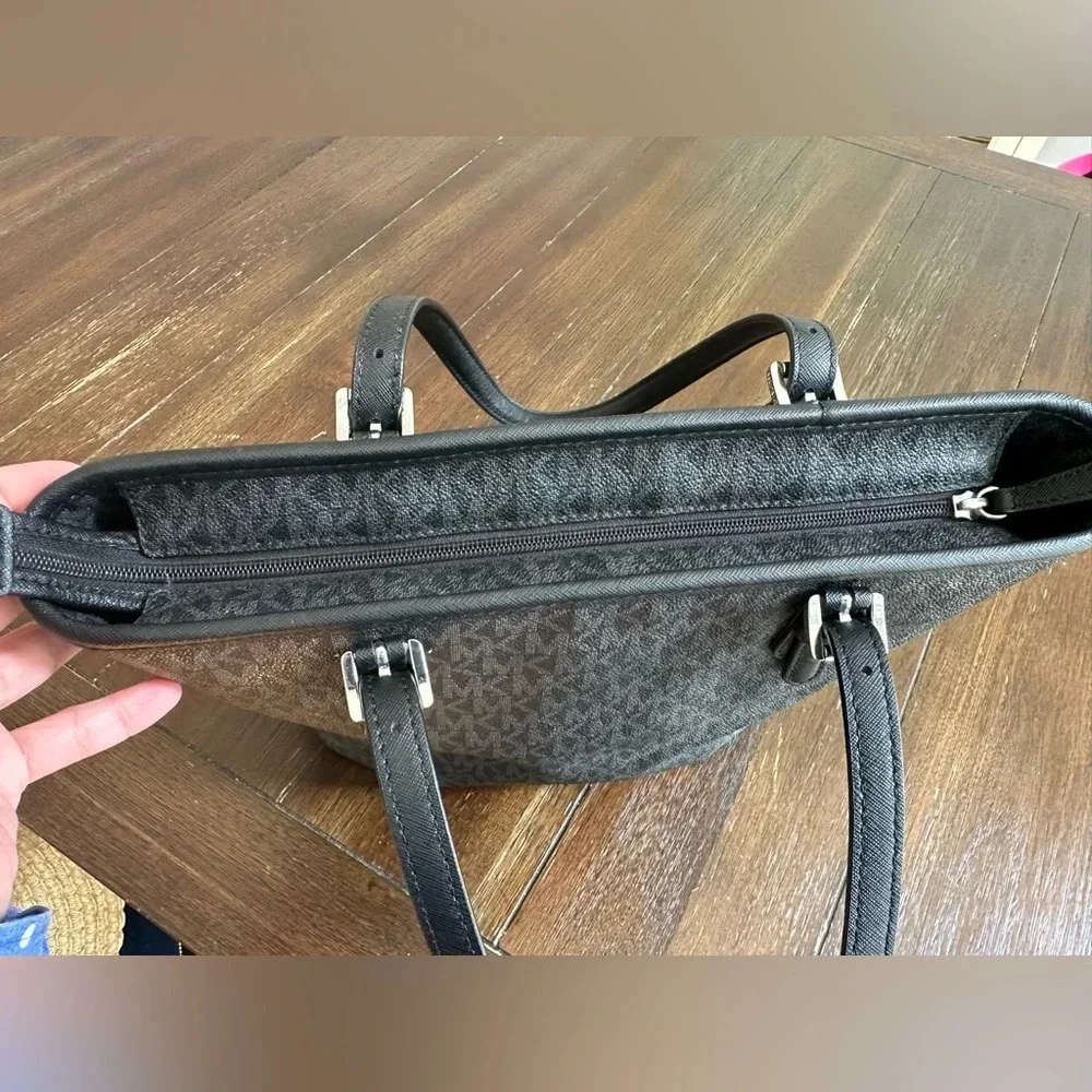 Michael Kors jet set tote bag